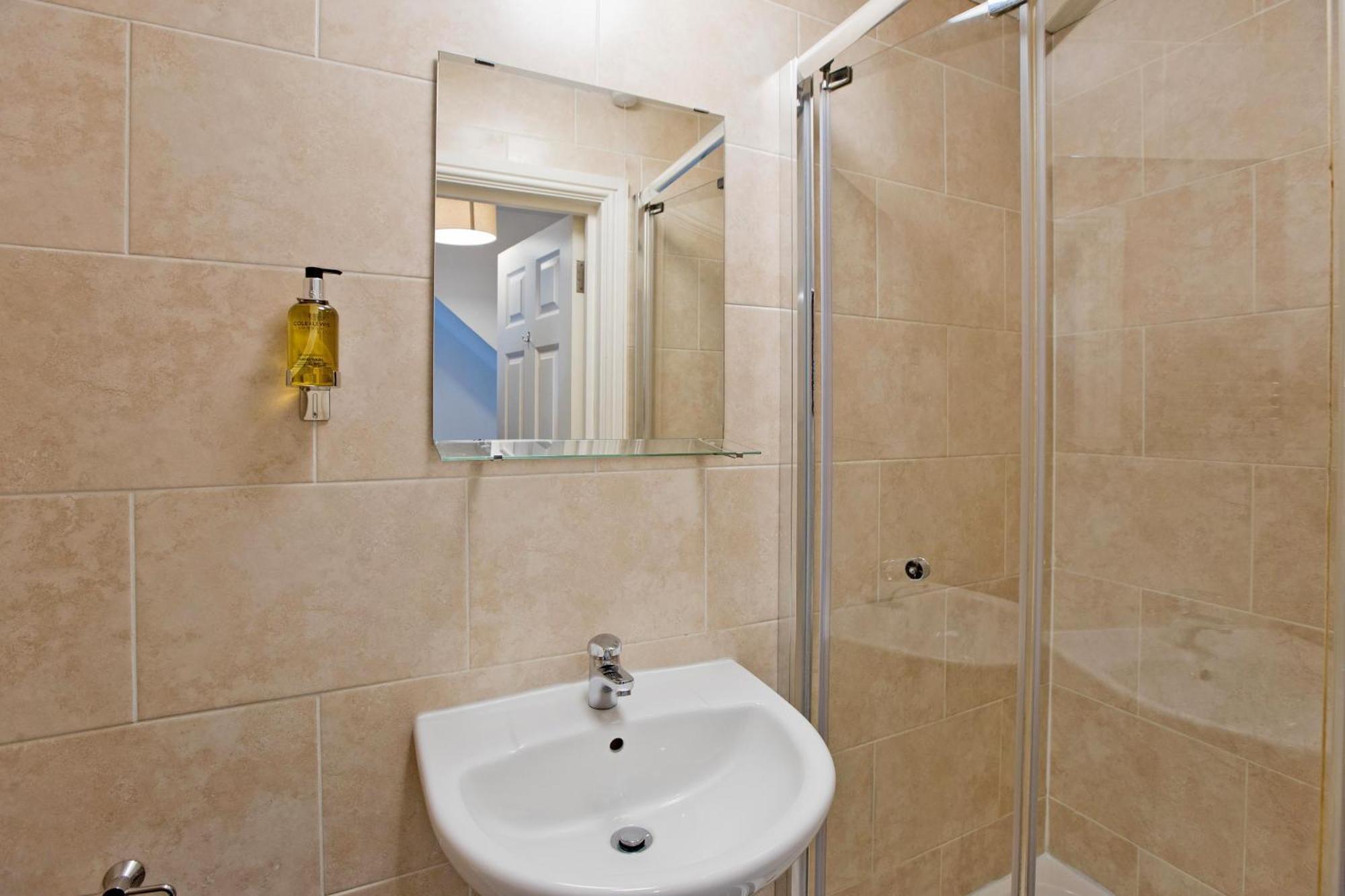 Imperial Corner House-Whitechapel Apartment Londra Exterior foto